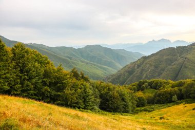Castiglione di Garfagnana yakınlarındaki İtalyan isimlerinde güzel bir manzara..