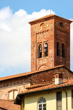 Lucca, İtalya - Eylül 2018. Lucca şehir merkezinin güzel mimarisi.