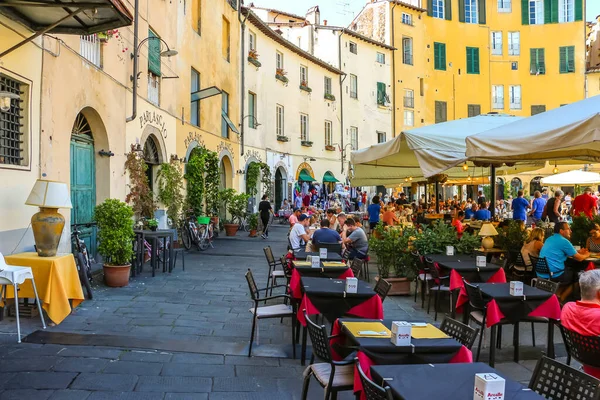 Lucca Itálie Circa Září2018 Turisté Navštívit Slavné Náměstí Piazza Dell Stock Snímky