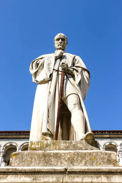意大利卢卡 2018年9月 卢卡天主教教堂 福罗的圣米迦勒教堂 附近的纪念碑 — 图库照片