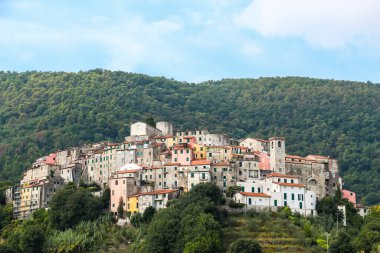 Ameglia, İtalya - Eylül 2018. Ameglia Kalesinin güzel manzarası (Castello di Ameglia).