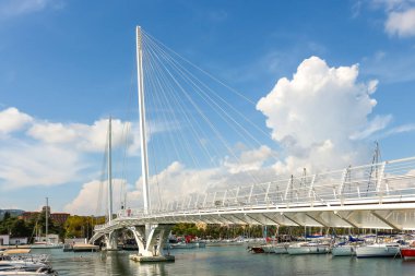 La Spezia, İtalya - Eylül 2018. La Spezia 'daki Ligurian Denizi boyunca yürüme yolu.