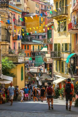 Manarola, İtalya - Eylül 2018. Manarola 'nın güzel manzarası, La Spezia, Liguria, İtalya' da bir köy..