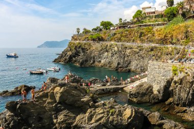 Manarola, İtalya - Eylül 2018. Manarola 'da güzel bir sahil.