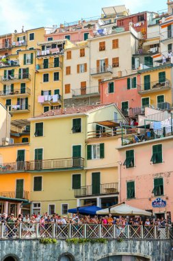 Manarola, İtalya - Eylül 2018. Manarola 'nın güzel manzarası, La Spezia, Liguria, İtalya' da bir köy..