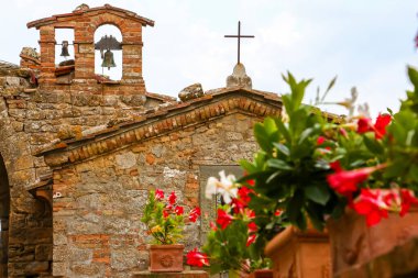 Volterra, İtalya - Eylül 2018. İtalya 'nın Pisa eyaletinde bir şehir olan Volterra' nın güzel manzarası.