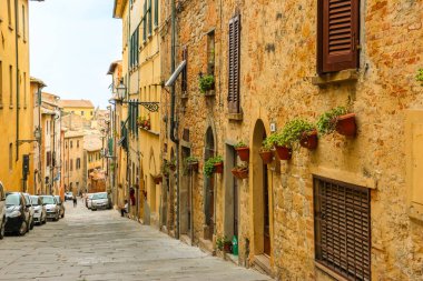 Volterra, İtalya - Eylül 2018. İtalya 'nın Pisa eyaletinde bir şehir olan Volterra' nın güzel manzarası.