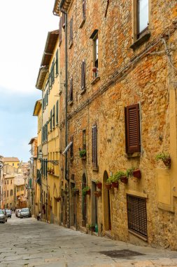 Volterra, İtalya - Eylül 2018. İtalya 'nın Pisa eyaletinde bir şehir olan Volterra' nın güzel manzarası.