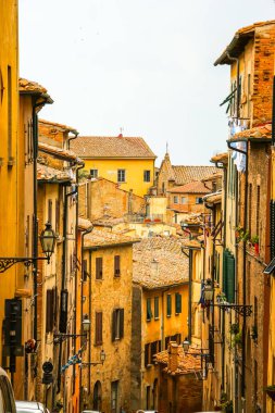 Volterra, İtalya - Eylül 2018. İtalya 'nın Pisa eyaletinde bir şehir olan Volterra' nın güzel manzarası.
