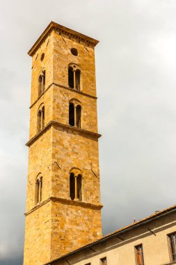 Volterra, İtalya - Eylül 2018. İtalya 'nın Pisa eyaletinde bir şehir olan Volterra' nın güzel manzarası.