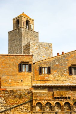 San Gimignano, İtalya - Eylül 2018. San Gimignano 'nun güzel mimarisi, Toscana bölgesinde küçük bir şehir..