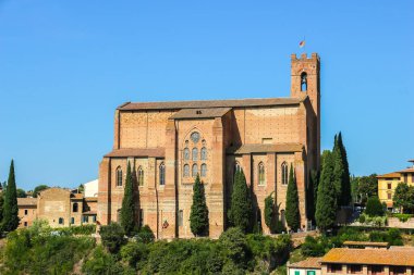Siena, İtalya - Eylül 2018. Siena 'daki Katolik Kilisesi' nin (Basilica Cateriniana San Domenico) güzel manzarası.