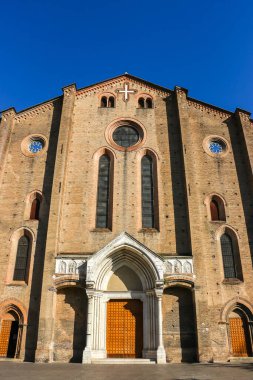 Bologna, İtalya - Eylül 2018. Bologna 'daki Katolik Kilisesi' nin (Basilica di San Francesco) güzel mimarisi.
