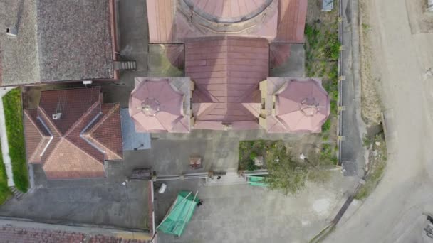 Volando Sobre Una Hermosa Iglesia Con Dron Cámara Pequeño Pueblo — Vídeos de Stock