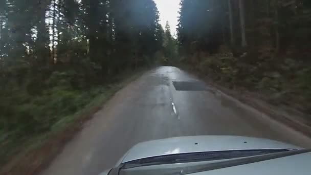 Imágenes de vídeo de la cámara de a bordo en un coche — Vídeos de Stock