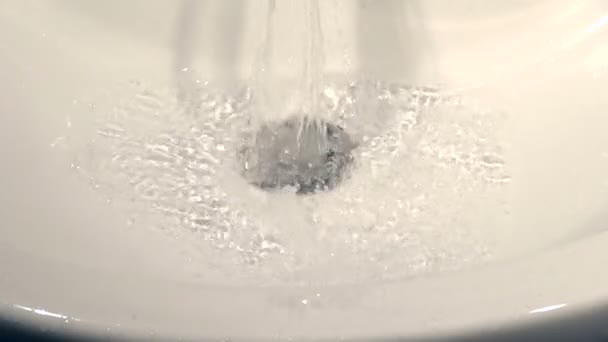 Lavabo de baño de cámara lenta — Vídeos de Stock