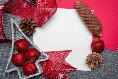 Noel kartı, arkaplan, gri tonlar, yılbaşı havası, Noel ağacı kırmızısı