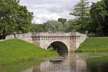 Karpin bridge uygulamasında Gatchina Palace Park.Russia