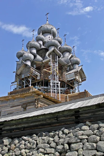 Kizhi Rusland Echt 2014 Pogost Zicht Transfiguratie Kerk Tijdens Restauratiewerkzaamheden — Stockfoto