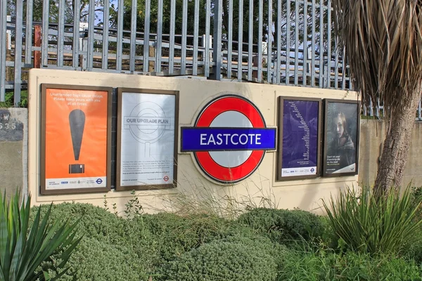 Metropolitana stazione-stazione della metropolitana Eastcote — Foto Stock