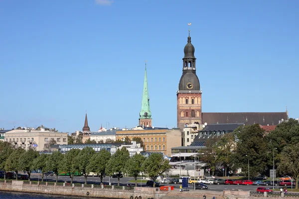 Uitzicht op Riga met kathedraal van Riga. Letland — Stockfoto