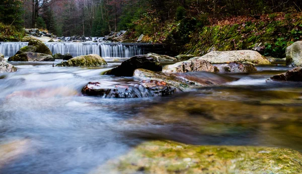 Wilder Fluss Mit Steinen Und Wasserfall Altvatergebirge Osteuropa Mähren Langzeitbelichtungsbild — Stockfoto