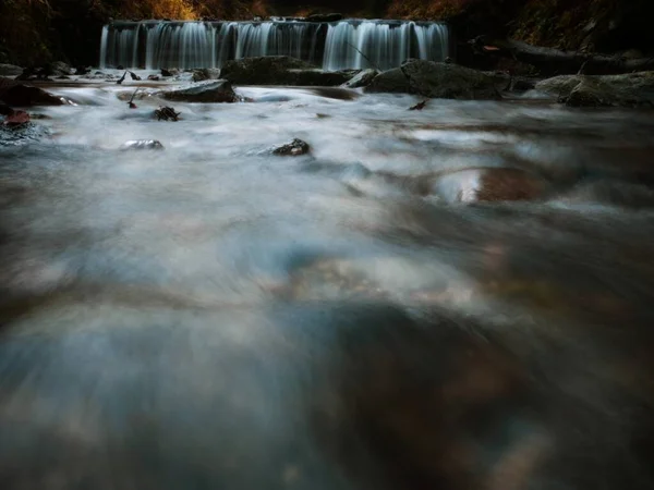 Wilder Fluss Mit Steinen Und Wasserfall Altvatergebirge Osteuropa Mähren Langzeitbelichtungsbild — Stockfoto