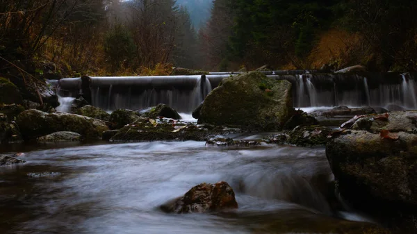 Wilder Fluss Mit Steinen Und Wasserfall Altvatergebirge Osteuropa Mähren Langzeitbelichtungsbild — Stockfoto