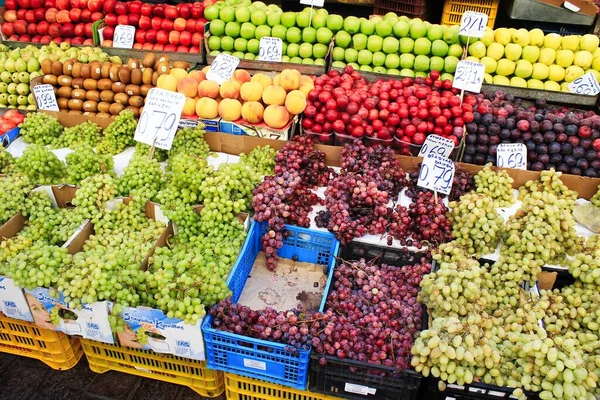 Grönsaker Och Frukt Till Salu Gatumarknaden Aten Grekland Oktober 2020 — Stockfoto