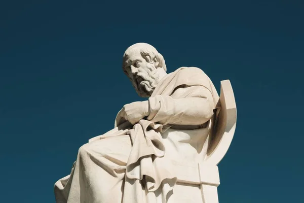 Άγαλμα Του Αρχαίου Έλληνα Φιλοσόφου Πλάτωνα Στην Αθήνα Οκτωβρίου 2020 — Φωτογραφία Αρχείου