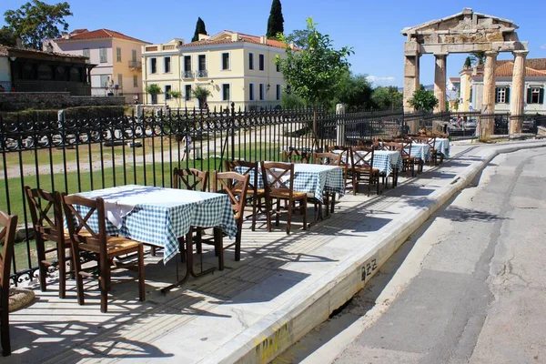 Grecia Atene Ottobre 2020 Sedie Vuote Tavoli Ristorante Tradizionale Nel — Foto Stock