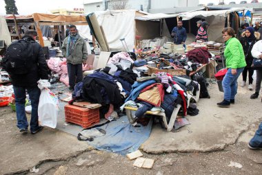 Yunanistan 'ın Atina kentindeki sokak pazarında satılık ikinci el ürünler, 5 Ocak 2020.