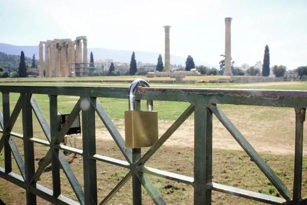 Entrada Cerrada Sitio Arqueológico Del Templo Olímpico Zeus Atenas Grecia —  Fotos de Stock