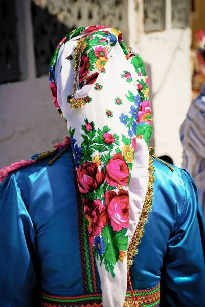 Una Mujer Vestida Con Traje Tradicional Pueblo Olímpico Isla Karpathos — Foto de Stock
