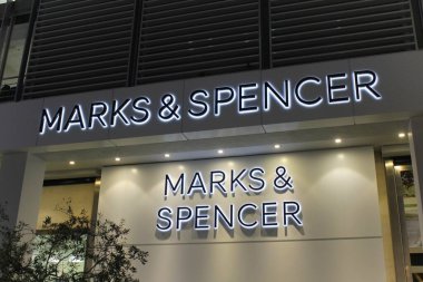 Atina 'nın en ticari caddesi Ermou Caddesi' ndeki Marks ve Spencer mağazası - Atina, Yunanistan, 28 Kasım 2019.