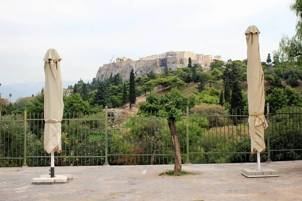 Greece Athens November 2020 Closed Umbrellas Empty Cafe Restaurant Acropolis — Stock Photo, Image