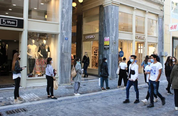 Clientes Fazem Fila Para Entrar Lojas Roupas Centro Atenas Após — Fotografia de Stock