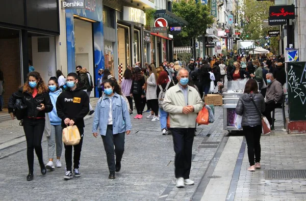 Die Menschen Gehen Der Ermou Straße Zentrum Athens Einkaufen Nach — Stockfoto