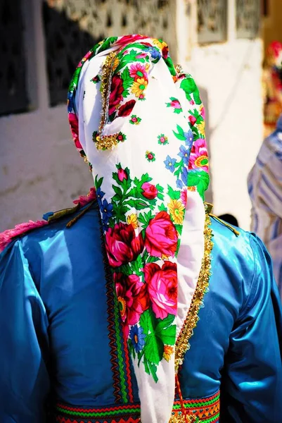 Una Mujer Vestida Con Traje Tradicional Pueblo Olímpico Isla Karpathos — Foto de Stock