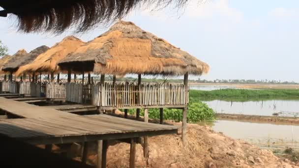 Maisons au bord de la rivière  
