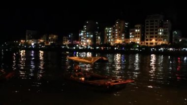 Gece kıyı şehir