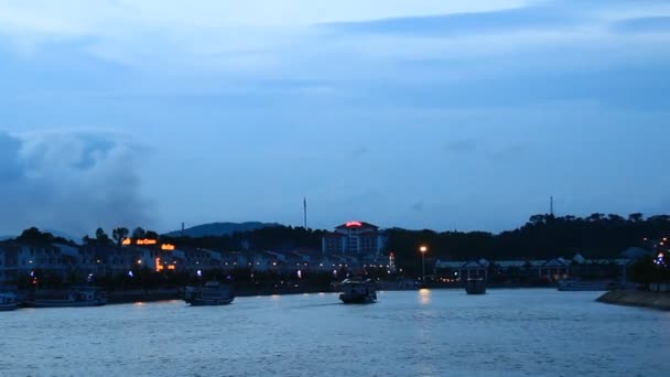 coucher de soleil à la ville balnéaire : 