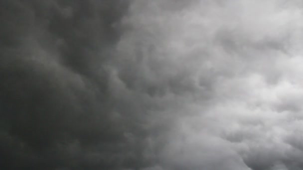 nuages sombres dans le ciel