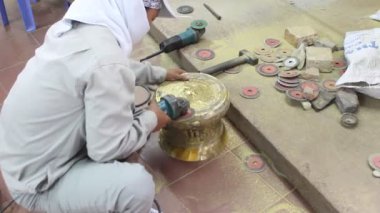 işçiler kınamak bronz döküm ürünleri