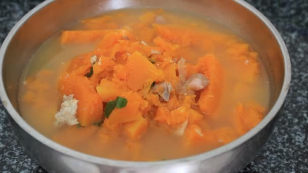 Pumpkin soup cooked pork — Stock Video