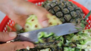 kadın soyma ananas, vietnam