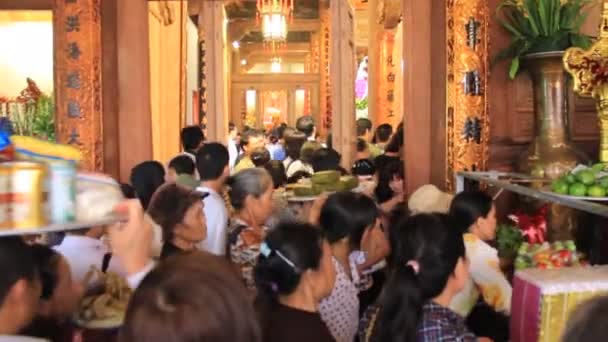 Grupo de personas ceremonia en el templo — Vídeo de stock