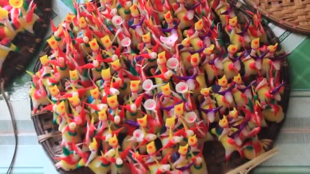 Tohe, traditionella leksaker i vietnam som färgade ris pulver — Stockvideo