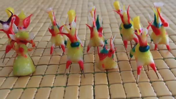 Tohe, i giocattoli tradizionali in Vietnam realizzati con polvere di riso colorato — Video Stock