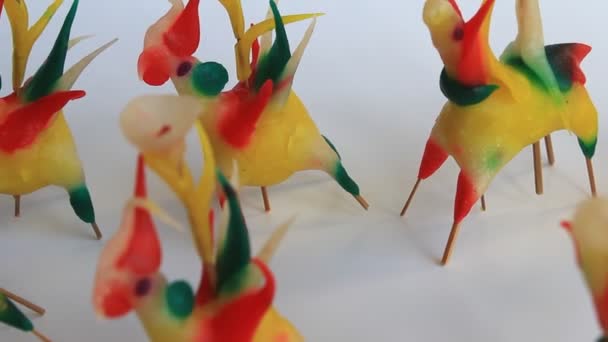 Тохе, традиционные игрушки во Вьетнаме, сделанные из цветного рисового порошка — стоковое видео